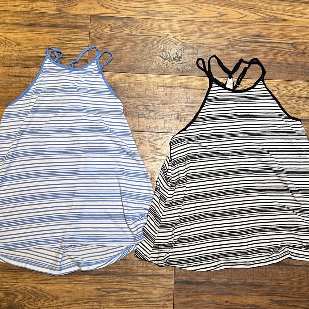 Bundle of 2 Forever 21 Tank Tops Size Small